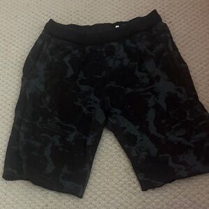 H&M Men's Black Marble-Pattern Sweat Shorts